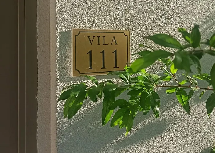 Eden 111, Perla Resort, Bay Of Lalzi 别墅